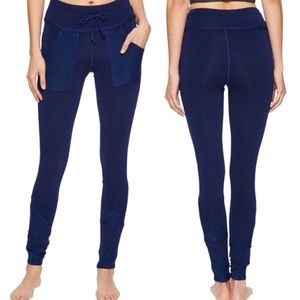 NWOT Free People
FP Movement Kyoto Leggings navy blue